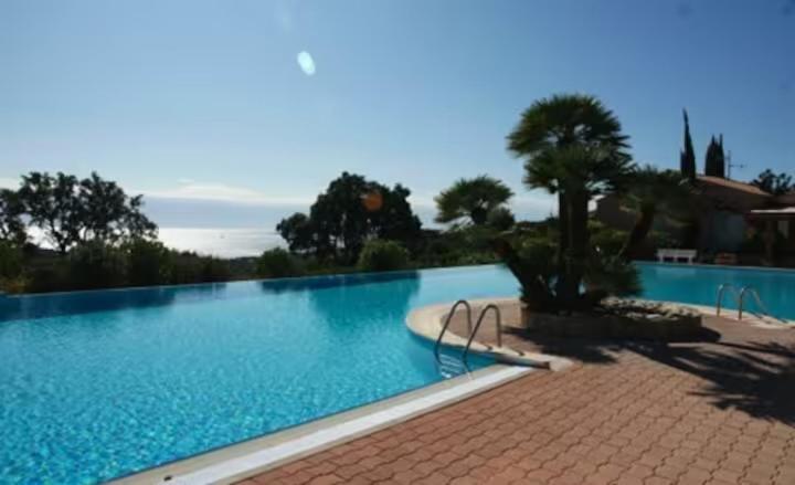 vue mer exceptionnelle, terrasse, piscines et tennis domaine au calme - 3
