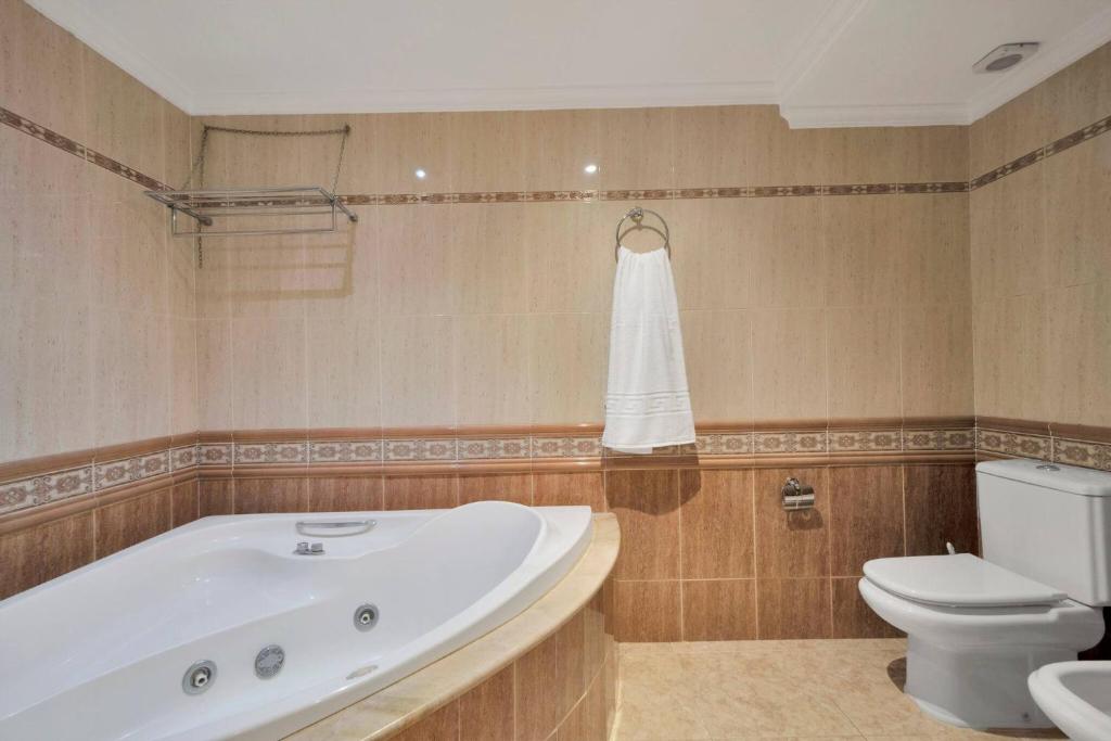 Apartamento con jacuzzi y parking en San Pedro - DEL VALLE 72 2 - 4