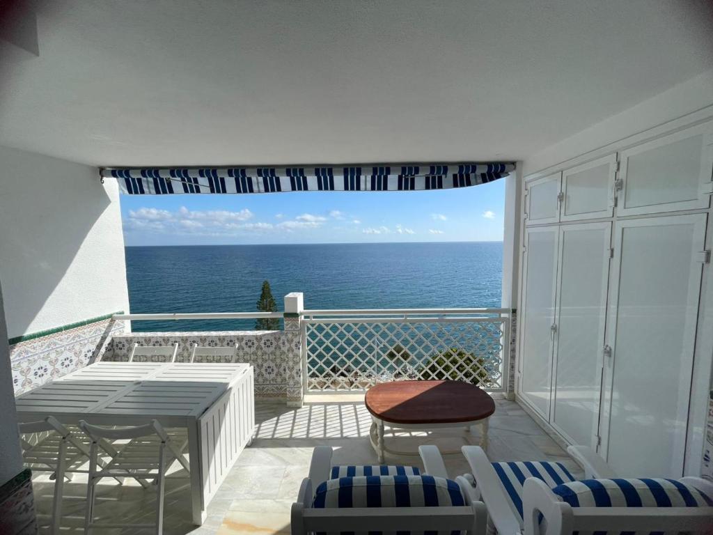 DELFIN best VIEWS - 1