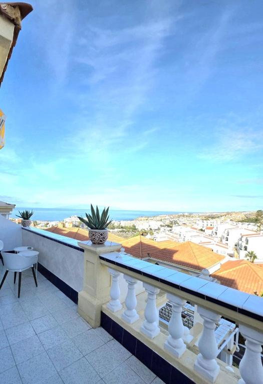 Ocean view apartment with pools - 1