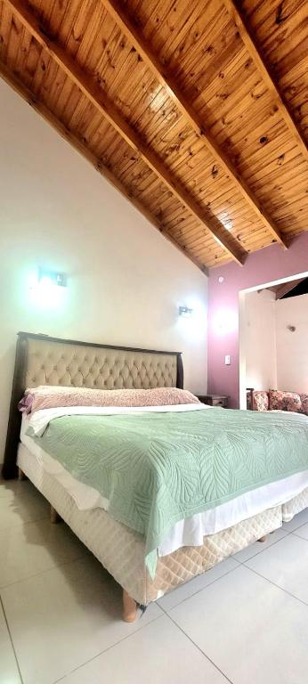 Hermosa habitación matrimonial a 10 min del aeropuerto de Ezeiza con Piscina y Estacionamiento gratis - 1