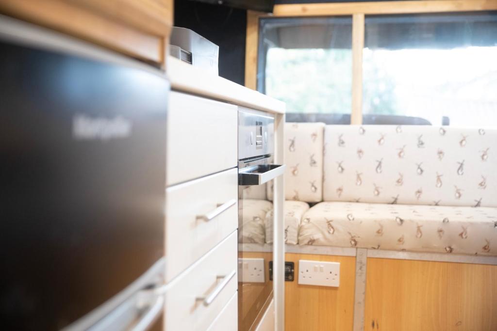 Parrys Horse Box, Exmouth (Converted Horsebox Glamping) photo 5