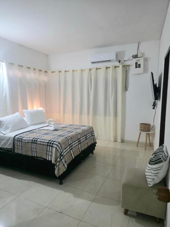 Hotel Montserrat - 1
