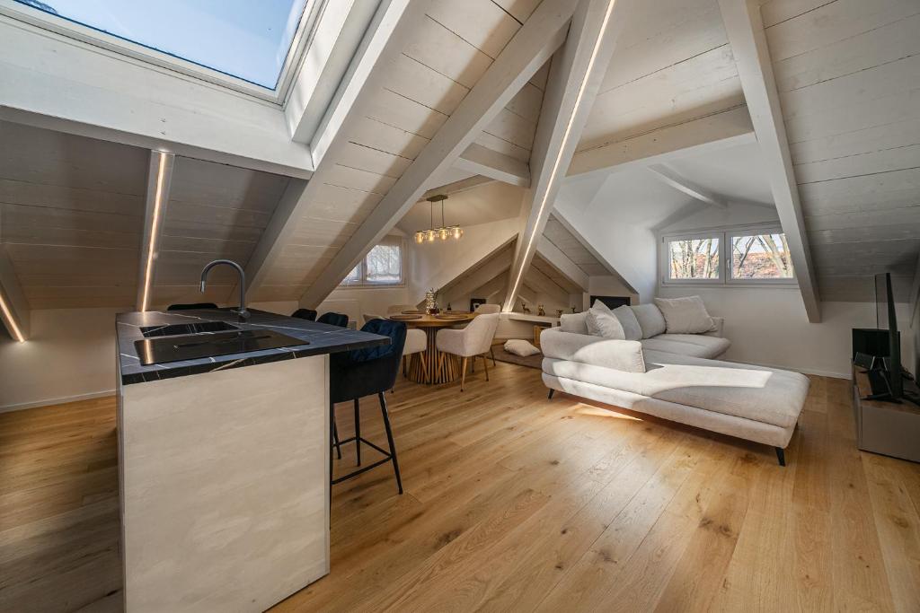 Attico Mansardato con terrazzo privato - 1