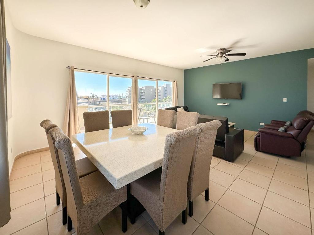 Stylish Condo Beach & Pool Access E202 - 2