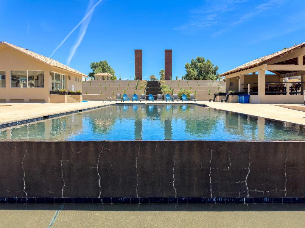 Stylish Condo Beach & Pool Access E202 - 1