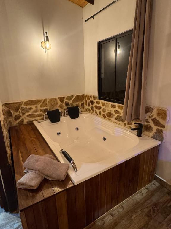 Raíz Oculta - Chalet con Jacuzzi y Chimenea en Santa Elena - 5