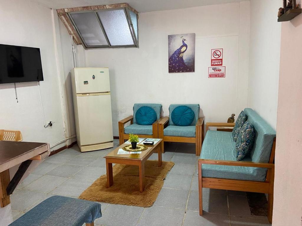 Muy completo y comodo departamento en pleno centro de la ciudad de Baños de Agua Santa - 2