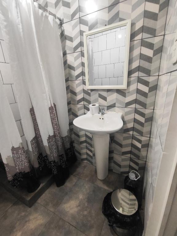 Acogedora habitación con baño privado cerca a Larcomar - 3