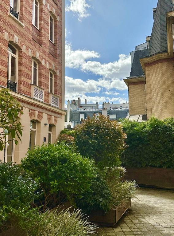 Luxury and Exclusive 130sqm estate 4m ceilings with garden view near Arc de Triomphe and Palais des Congrès - 5