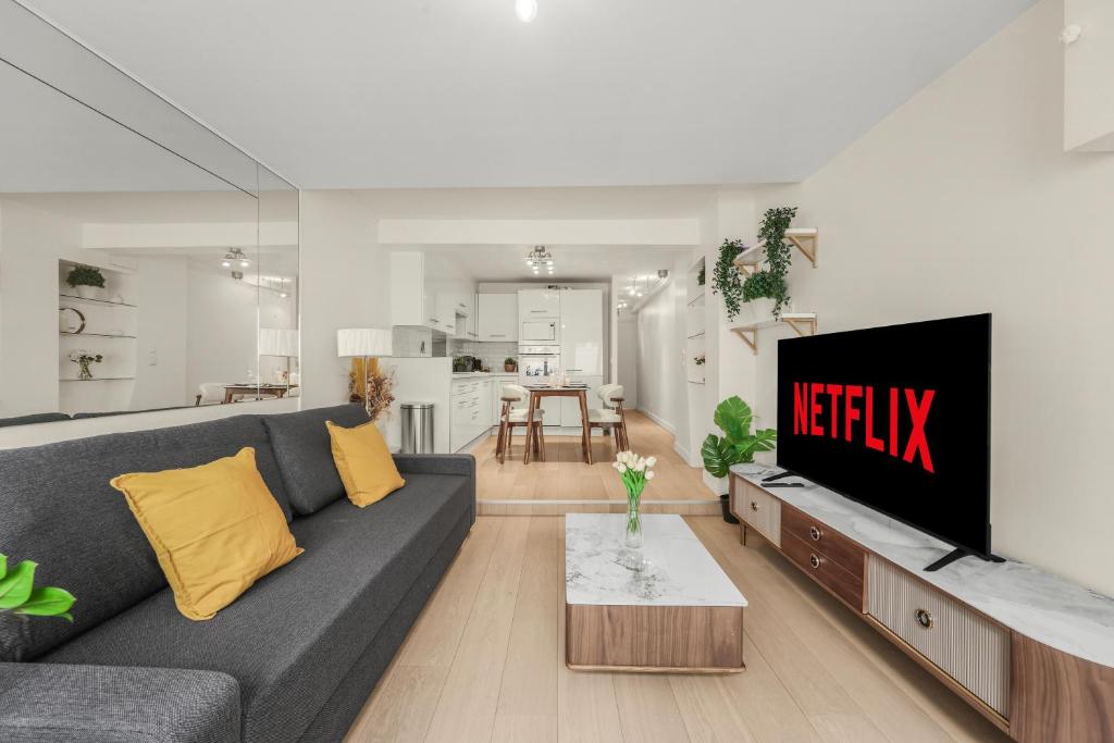 Porte Saint-Denis Stylish 1BR Central Paris Flat - 4