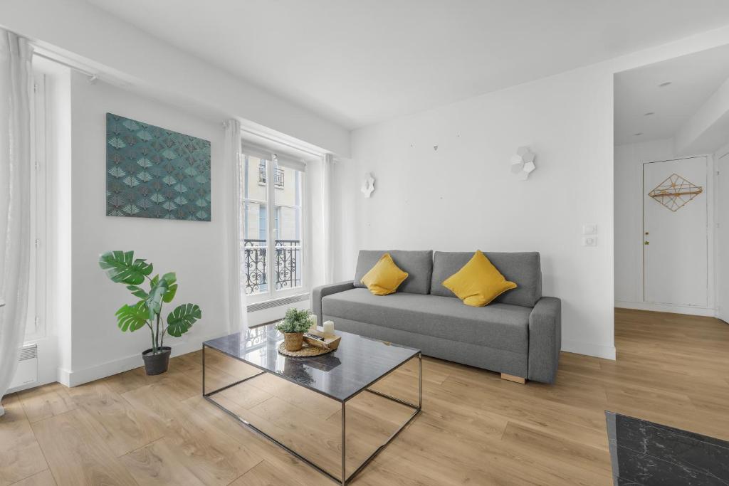 Hôtel de Ville Elegant 1BR Apartment with Netflix - 4