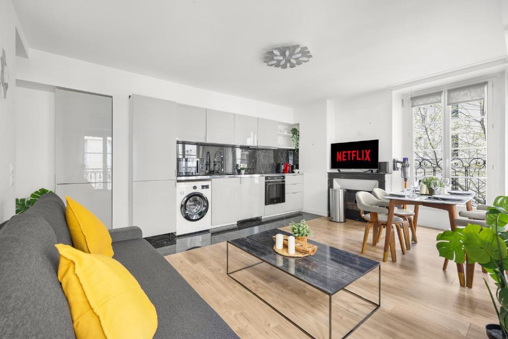 Hôtel de Ville Elegant 1BR Apartment with Netflix - 1