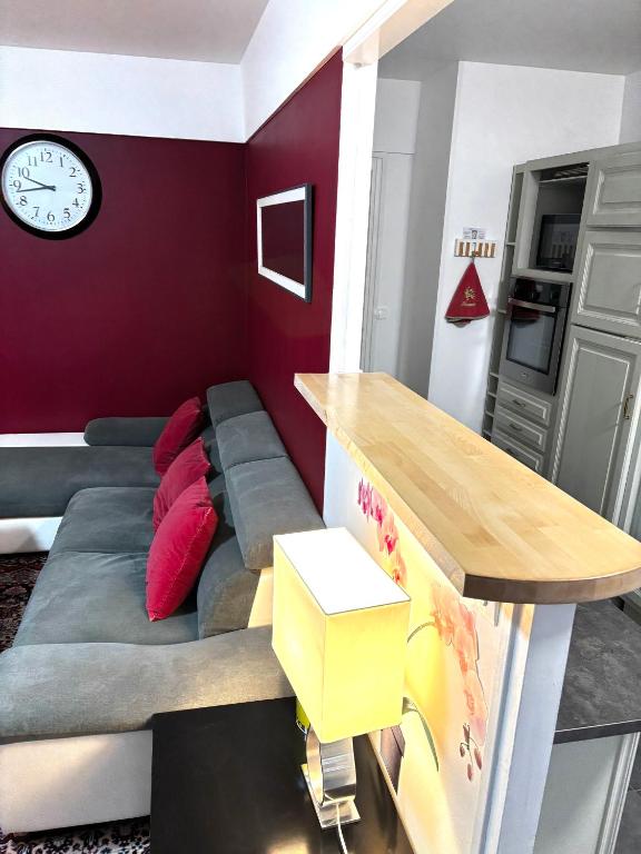 BedinReims "burgundy bottle" 110m2 Exceptional, 4 chambres doubles, 2 bain, free park & wifi, tout équipé - 5