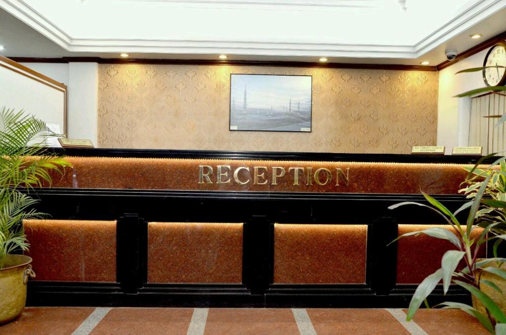 Lobby, Hotel Mogul Palace in Mumbai