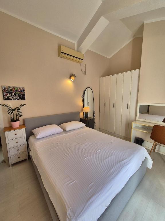 Tivat 4 bed villa with pool near centar - 5
