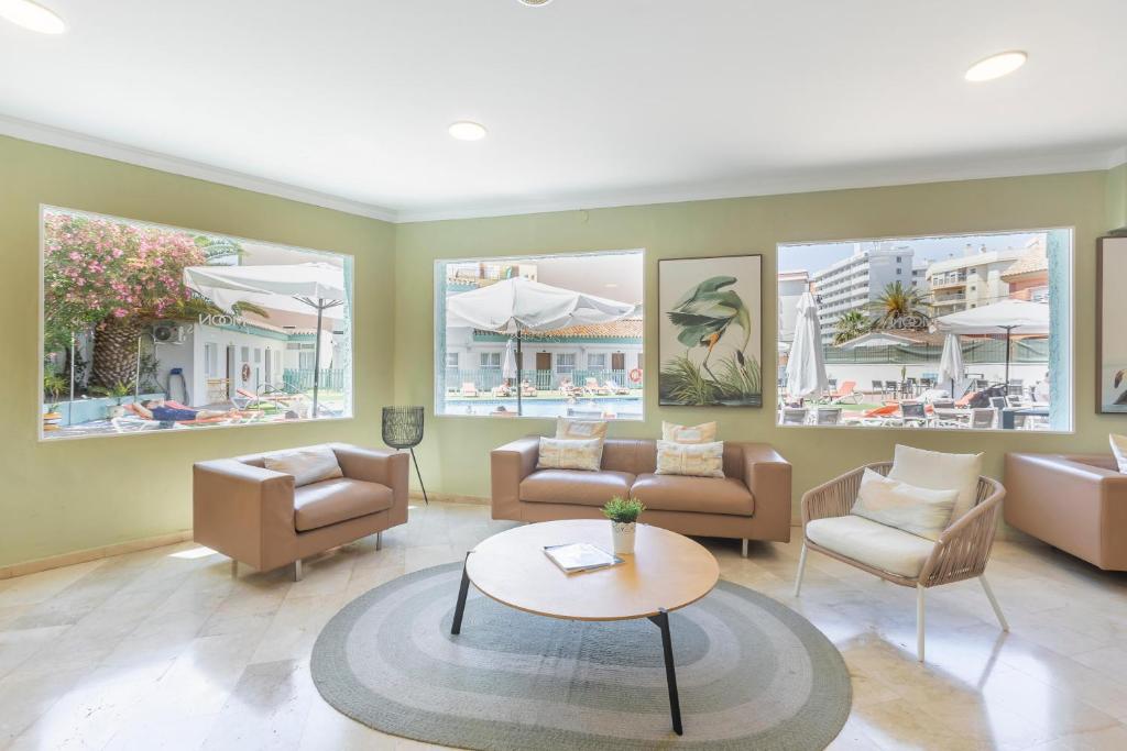BLUESEA Miramar Fuengirola — Swimming pool in Fuengirola, Andalusia