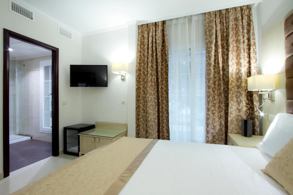 BLUESEA Alborán Adults Only- Ex Hotel MD Torremolinos — Hotel rooms in Torremolinos, Andalusia