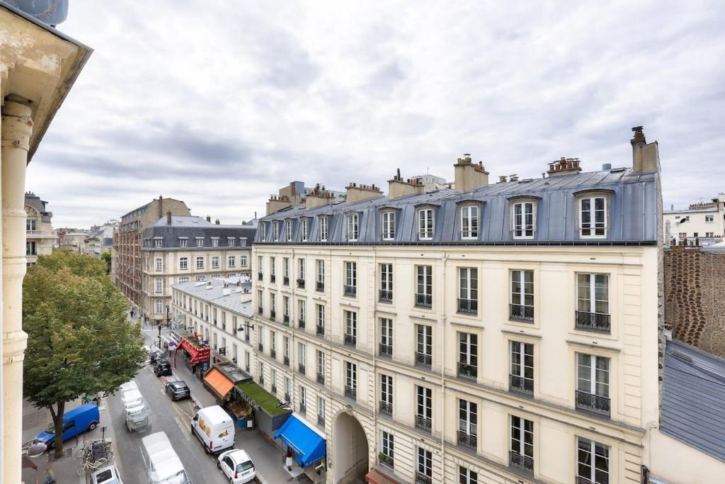 Close to Parc Monceau with skyline view - 2