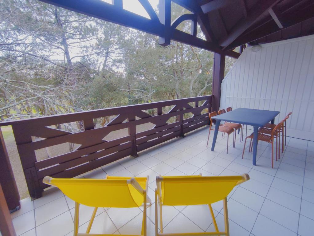 Appartement 6 personnes, 40m2, lave-linge, 2 salles de bain, grand balcon, piscine et proche golf - 2