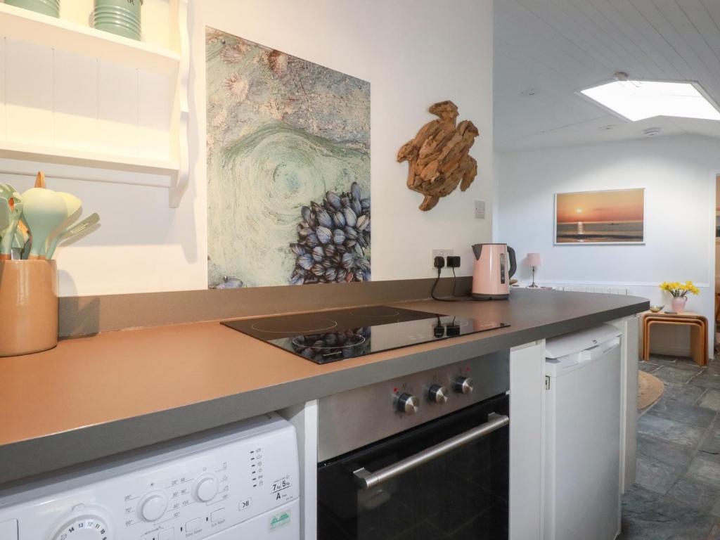 Smugglers Cottage, Tintagel photo 7