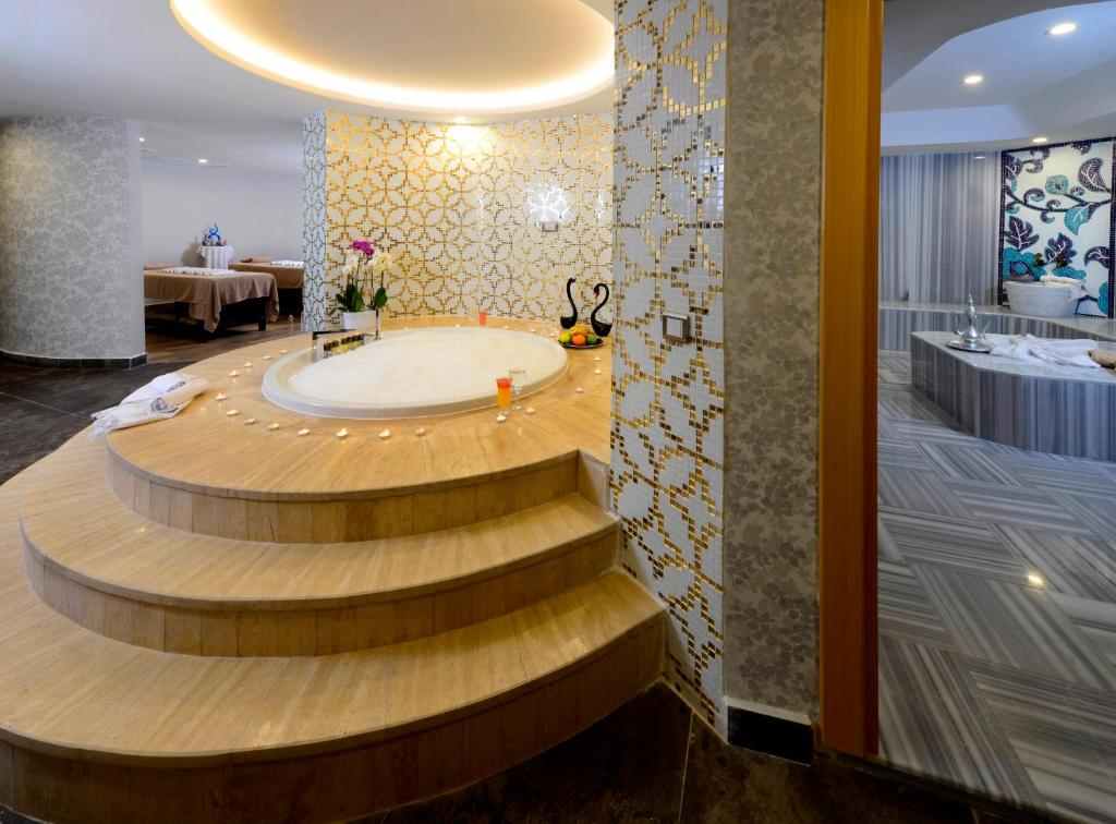 Wome Deluxe Hotel - Halal All Inclusive