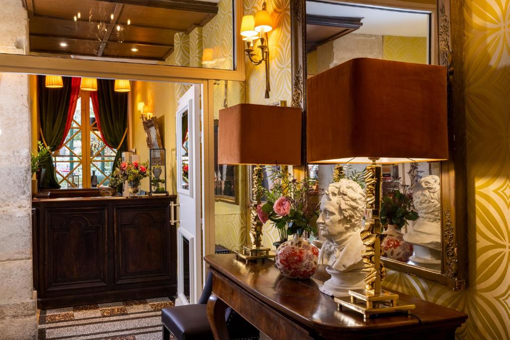 ホテル デ マロニエ (Hotel des Marronniers) フロント・ロビー