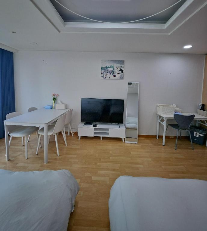 Hongdae Cleanhouse