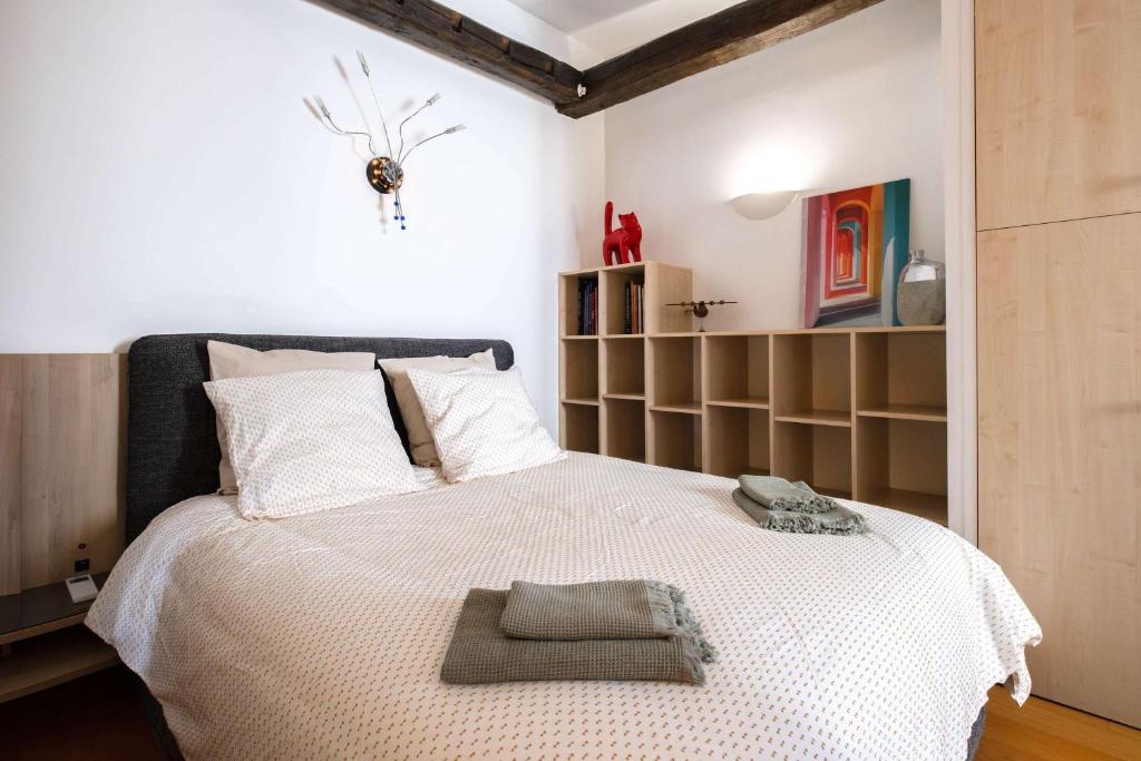Luxury Top Floor 2BR with Paris Rooftop Views - 2