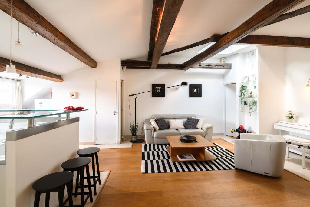 Luxury Top Floor 2BR with Paris Rooftop Views - 5