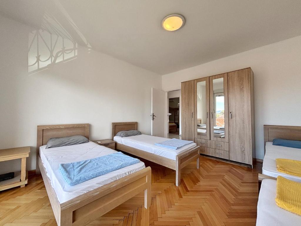 Vega's Hostel - 4