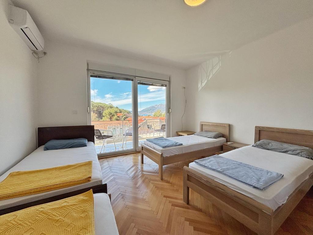 Vega's Hostel - 3
