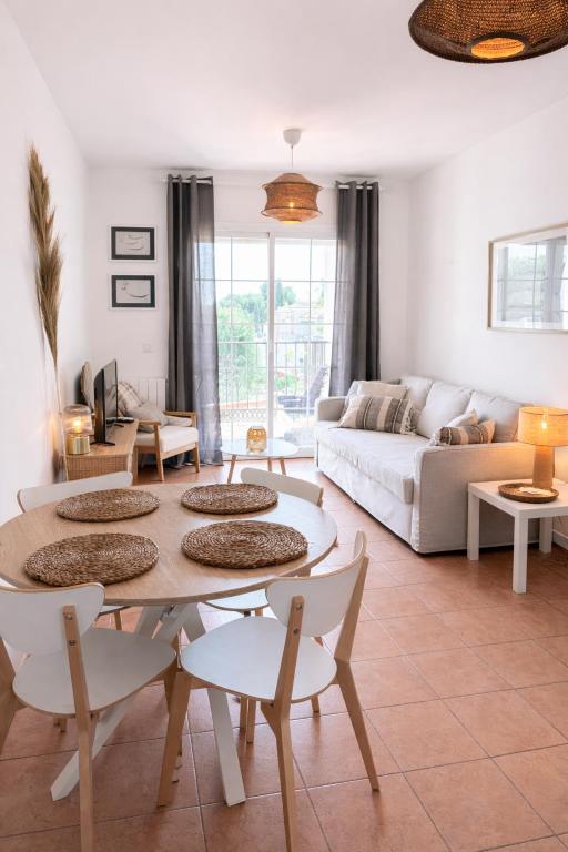 La Amapola, a Little Oasis with Sea View, Pool & Terrace in Nerja - 3