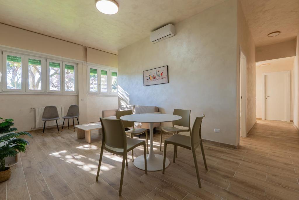 Modern Two Bedroom Design Apartment near Circo Massimo Rome - 4