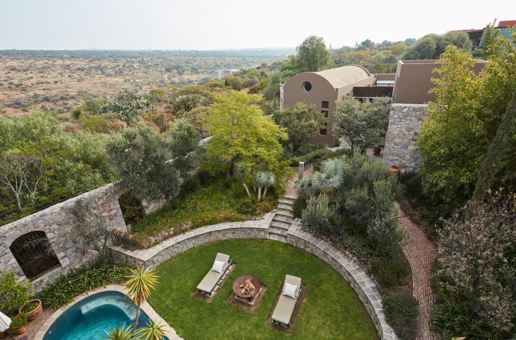 Luxury Hillside Retreat Villa & Panoramic Views - 2