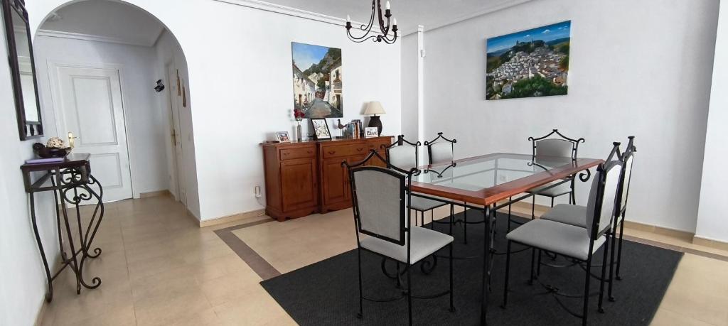 "Mountain View" 2 Bedroom Apartment with Pools Parking - 5