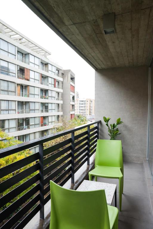 Terrace Vibe Chic Apartment Steps from Metro - 2