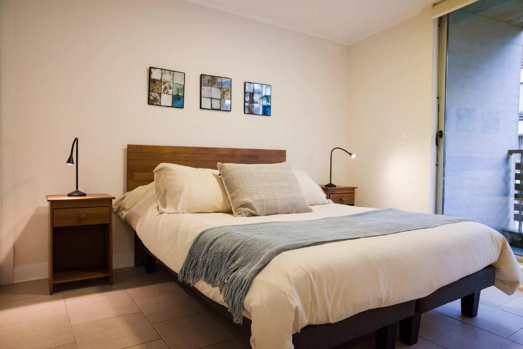 Terrace Vibe Chic Apartment Steps from Metro - 4