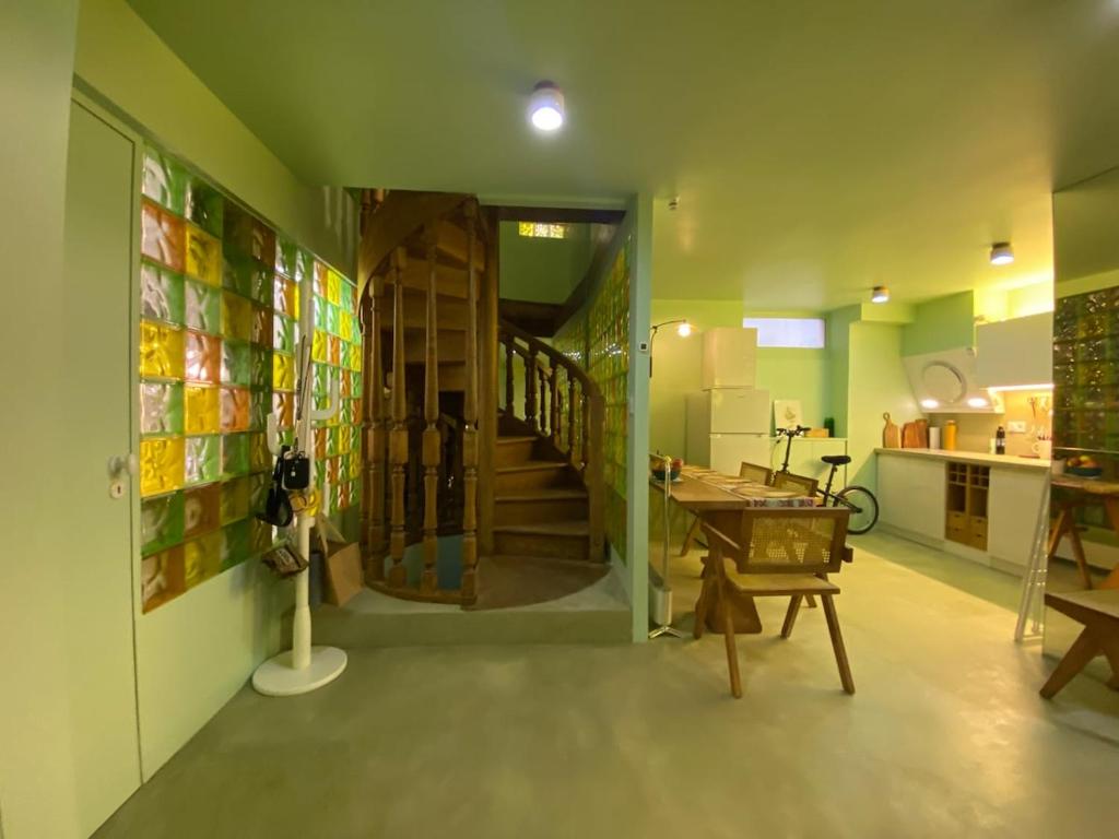 Loft design 2 bedrooms and 2 private bathrooms with ground floor living room - 4