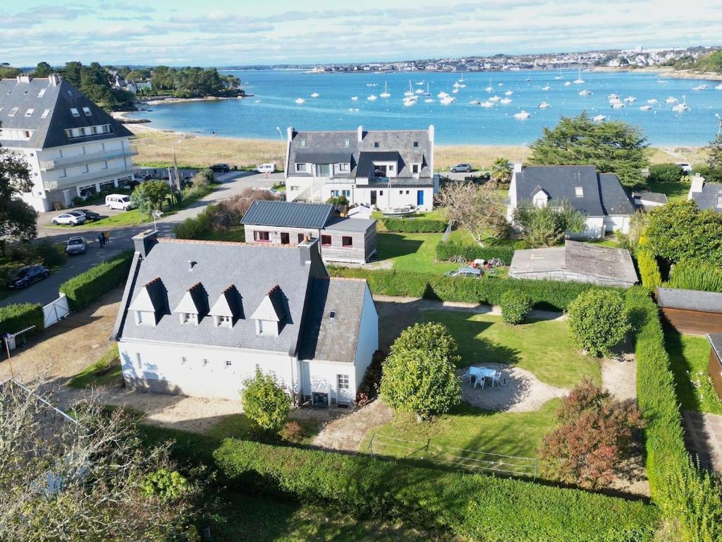 Grande maison - 4 chambres à 1 min des plages - Cabellou - 1