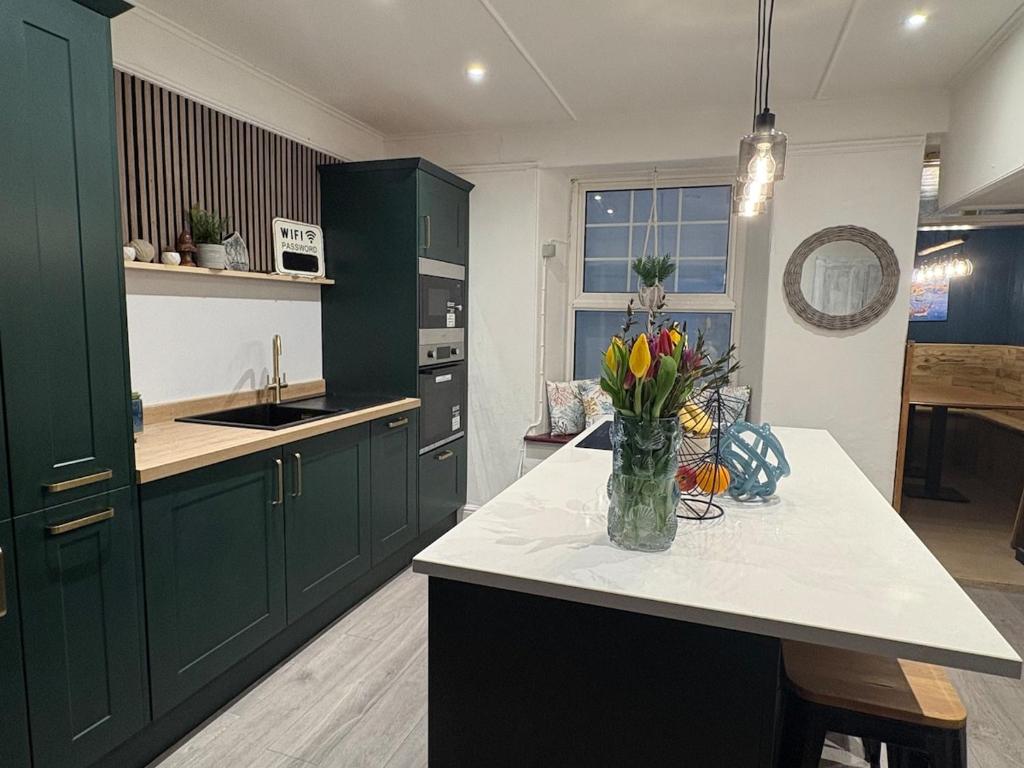 Home from Home by the Sea, St Ives - pet-friendly stay