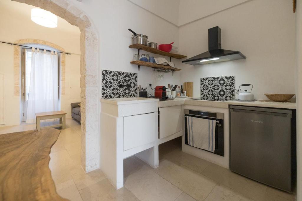 Historic Home with Large Rooftop Terrace in Heart of Ceglie - 5