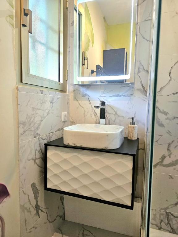 Cosy Short-Term Rental in Cannes - 2
