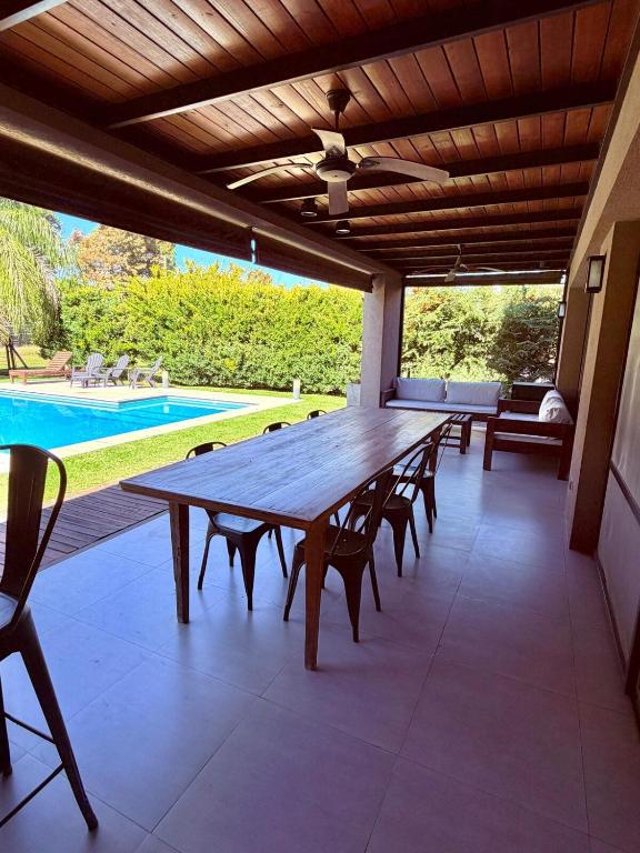 Casa con jardín y piscina en Estancias del Pilar - 3