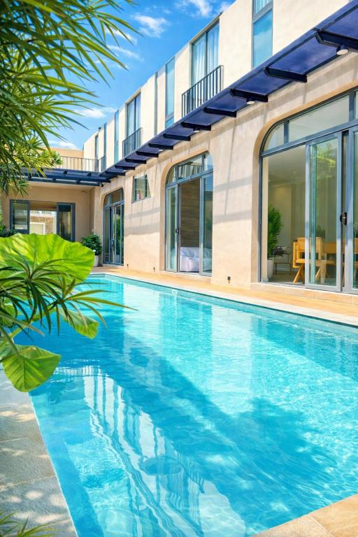 スイミングプール