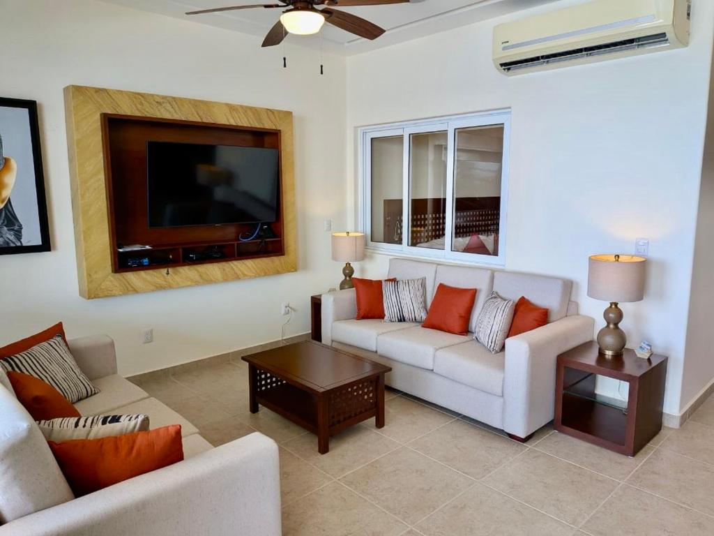 Vivo Resorts Ocean Front Apartments - 5