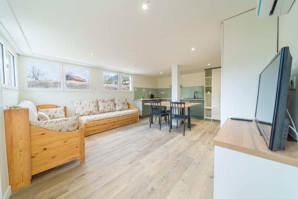 28 Grand Rocher Bright & quiet ground floor 4 BDR - 4