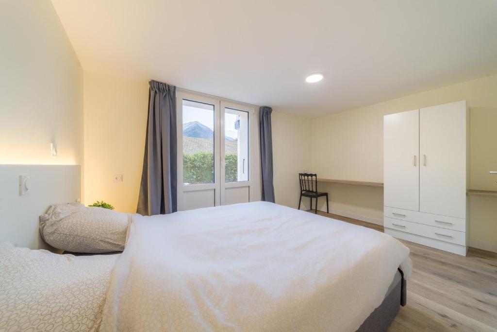 28 Grand Rocher Bright & quiet ground floor 4 BDR - 5