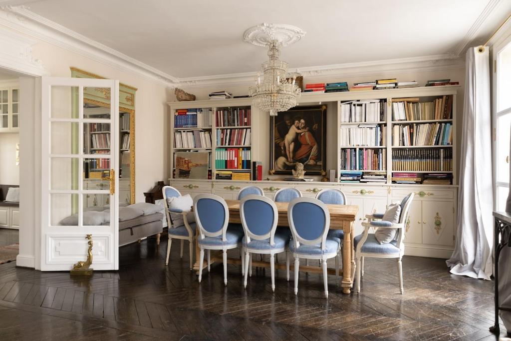 Chic Paris Flat with Balcony & Park Views - 2