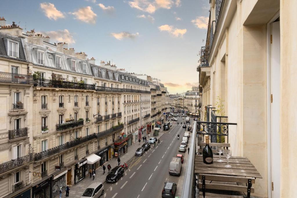 Chic Paris Flat with Balcony & Park Views - 5
